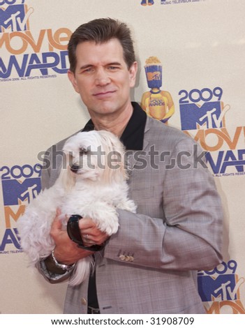 UNIVERSAL CITY, CA - MAY 31: Musician Chris Isaak and his dog Rodney arrive at the 2009 MTV Movie Awards at the Gibson Amphitheater on May 31, 2009 in Universal City, California