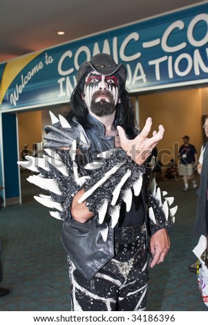SAN DIEGO - JULY 23 : Actor Carlos Borloff dresses up in character attends Comic-Con 2009 - Day 1 on July 23, 2009 in San Diego, CA