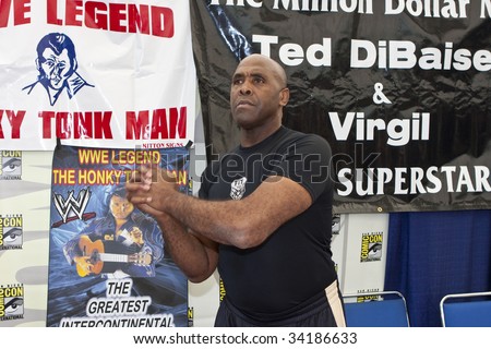 Suite dans les ides ! - Page 23 Stock-photo-san-diego-july-wwe-wrestler-virgil-signs-autographs-and-meet-fans-at-comic-con-day-on-34186633