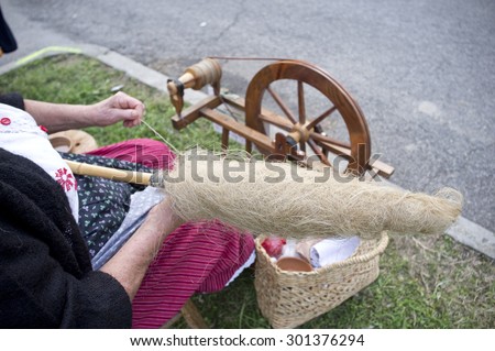 expert hands of the craftsman elderly spinning yarn