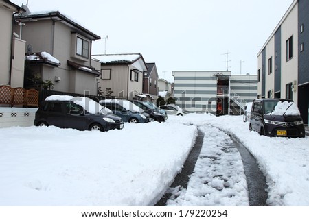 TOKYO - FEB 14 : The heaviest snow in decades in Tokyo and other areas of Japan  , On FEB 14, 2014 in  Japan