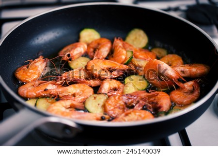 shrimp and zucchini in cooking