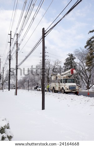 LOUISVILLE - 30 JANUARY: Georgia Power crew working to restore electric service along Brownsboro Road in Louisville, Kentucky after the January 2009 ice and snow storm that left millions without power