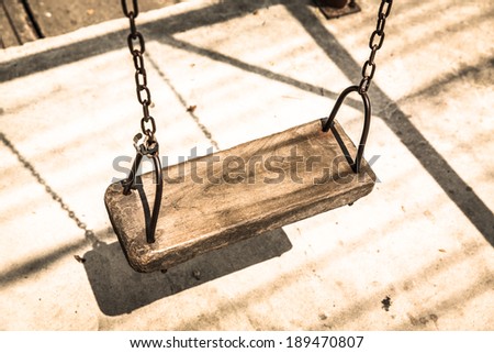 Retro style empty chain swing.