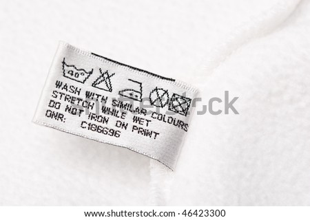 stock-photo-clothing-label-washing-instruction-tag-on-white-t-shirt-46423300.jpg