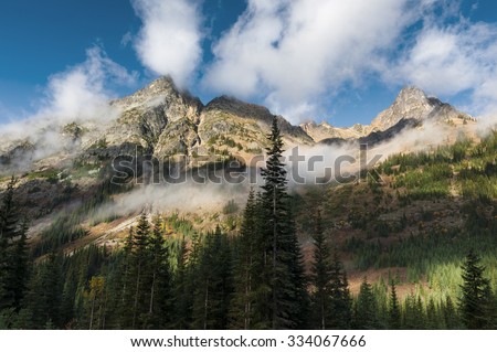 North Cascade Mountains. A lovely autumnal day in the North Cascades seen along the scenic Highway 20, or North Cascades Highway, in eastern Washington state. A popular for rock climbers and hikers.