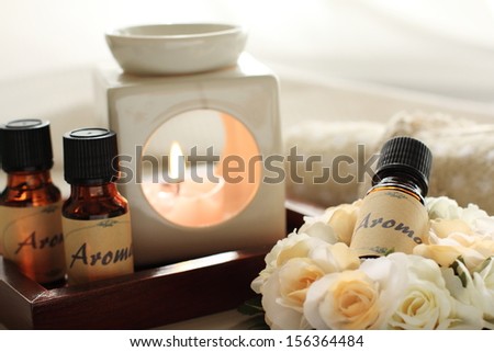 Aromatherapy lamp with oil bottle