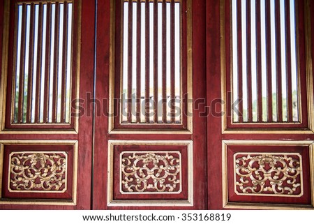 Majestic art inside the royal Imperial Citadel of Hue, Vietnam. The citadel belongs to Nguyen dynasty who ruled until Independence in 1945. The artwork is a treat to an artist\'s eye.