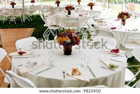 picture of a wedding table with sash