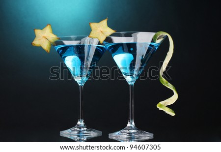 Blue cocktail in martini glasses on blue background