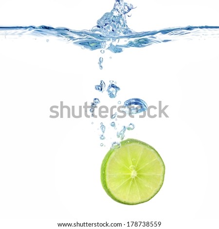 slice of lime in the water