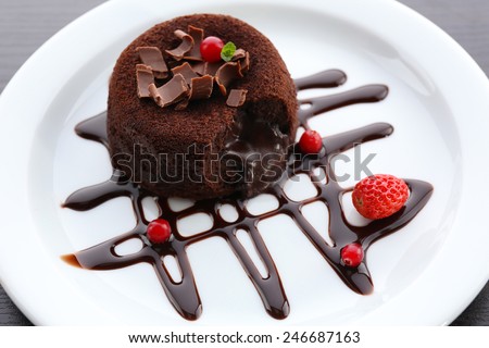 Hot chocolate pudding with fondant centre, close-up