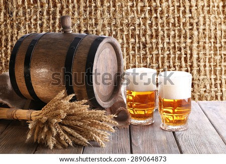 Beer barrel with beer glasses on table