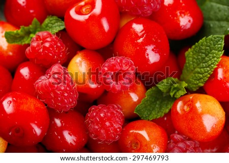 Sweet cherries and raspberries, close-up