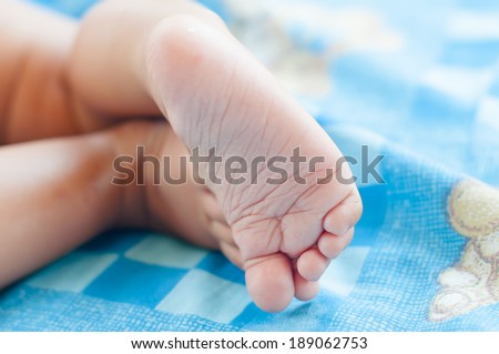 Baby foot on the cloth.