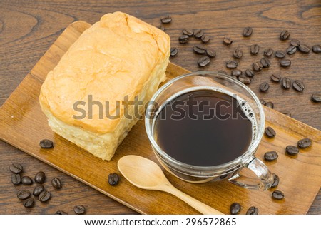 vintage picture of coffee cup with bread on the wood table