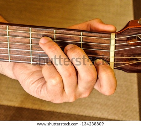 C Mayor position on a classical guitar