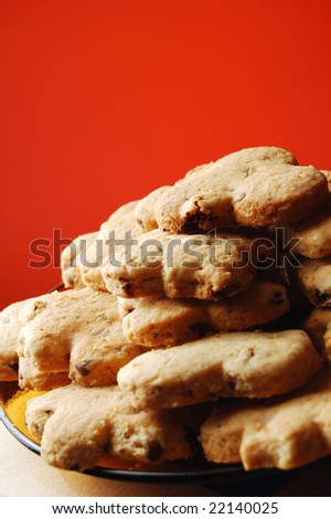 Plate of cookies (shallow DOF)