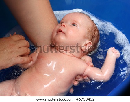  Born Baby Bath Video on Newborn Baby Bath In Blue Bathtub By Mother Stock Photo 46733452