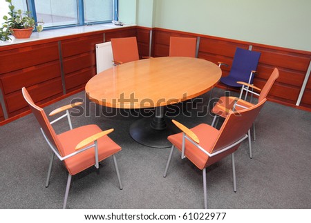 Round table talks with nobody chairs surround