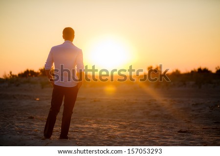 Groom in the rays of the setting sun