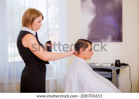 men\'s haircut at the beauty salon