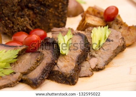 Smoked beef with lettuce and tomatoes