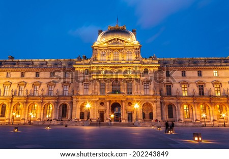 PARIS - MAY 10 : Louvre museum at twilight in summer on May 10,2014. Louvre museum is one of the world\'s largest museums