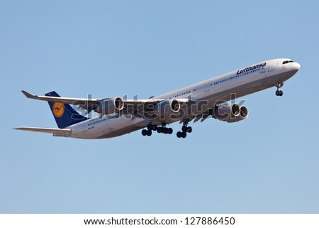 New York January 6 Airbus A340 600 Lufthansa Approaches Jfk Airport Located In New York Usa On January 6 13 A340 600 Was Designed As An Early Generation Boeing 747 Replacement Stock Images Page Everypixel