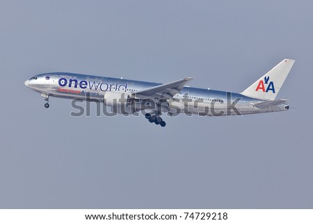 NEW YORK - JANUARY 5: Boeing 777 American Airline approaching JFK airport in New York, USA on January 5, 2011. Plane is wearing livery of OneWorld airlines alliance which American Airline is member