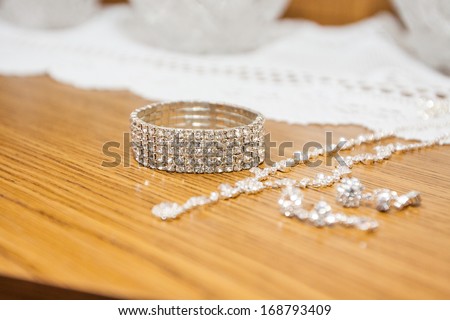 Wears Wedding Jewelry