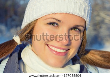 Outdoor close-up photo from a beautiful young woman in warm clothes/Beauty in winter