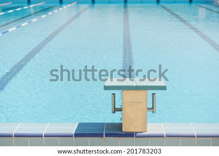 Starting block / Swimming pool with a starting blocks