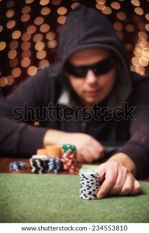 Poker player / Raising bet in a casino