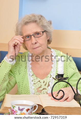 senior lady holding a book for reading