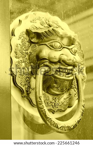 metal animal heads on the door, Chinese traditional style