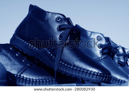 Men\'s leather shoes for sale in the booth