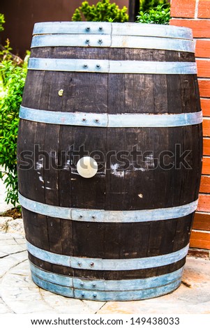 wood barrel with steel ring