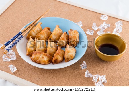 gyoza with dipping sauce