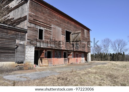 exterior of an old wood barn in eastern pennsylvania