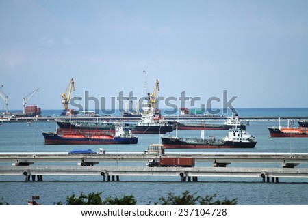 SRIRACHA - THAILAND - OCTOBER 29, 2014 : Big ships in the Laemchabang seaport on Oct 29, 2014 in Sriracha province, Thailand