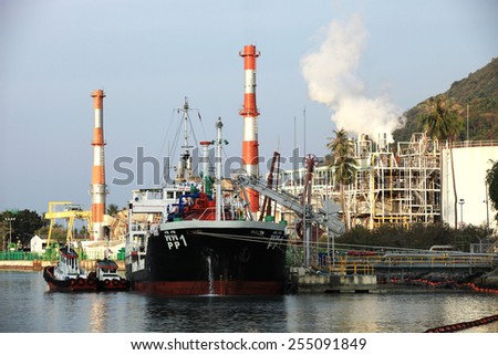 SURATH THANI -THAILAND - MARCH 29 : EGAT\'s gas turbine power plants and the fuel barge on Mar 29, 2014 in Surath thani, Thailand