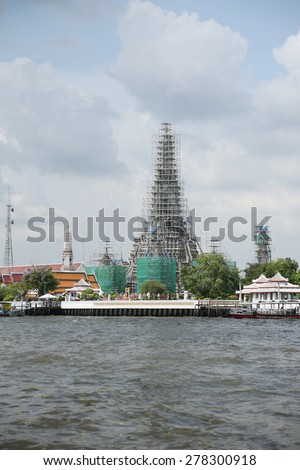 BANGKOK -THAILAND - MAY 4 : Landscape and Boat transportation in Chaophraya river of Thailand on May 4, 2015 in Bangkokcity, Thailand