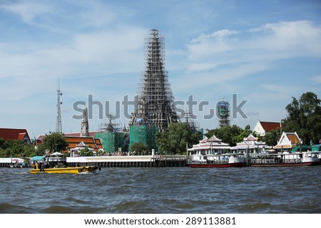 BANGKOK -THAILAND - MAY 17 : Landscape and Boat transportation in Chaophraya river of Thailand on May 17, 2015 in Bangkok city, Thailand