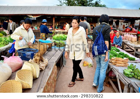 HONGSA - LAO PDR - DECEMBER 09 : Fresh market in Hongsa on December 09, 2011 in Hongsa district, Lao PDR