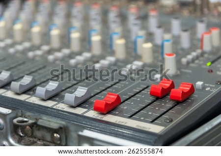 Digital music equipment, music mixer with track
