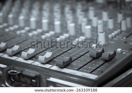 Digital music equipment, music mixer with track