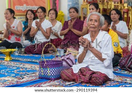 SAMUTPRAKA, THAILAND - MAY 31: The ordination ceremony,old woman are praying on May 31, 2015 at phra samut chedi temple in Samutprakan, Thailand.