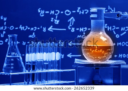 Boiling chemical liquid in Round bottom flask with alcohol lamp