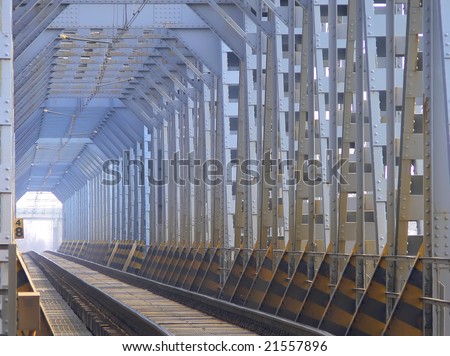 bridge whit long parallel lines
